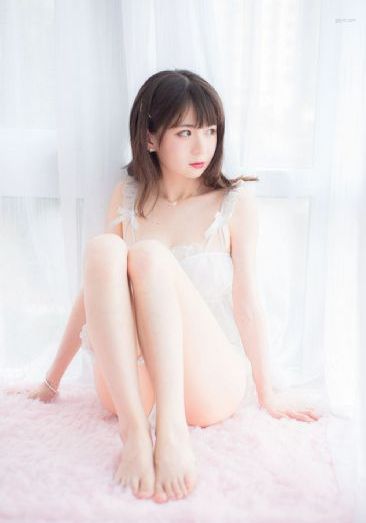 公交车上拨开少妇内裤进入