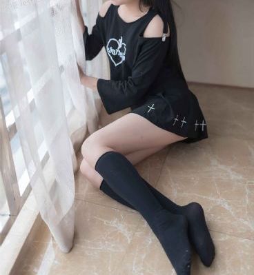 小媳妇看电视剧